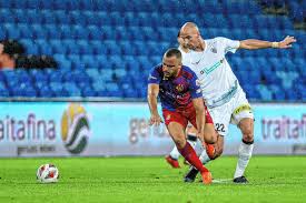 Entraram desgraça nenhuma, nem mais cedo, nem mais tarde nem durante o jogo. Fc Basel Er Trifft Trifft Und Trifft Fc Basel Verlagshaus Jaumann