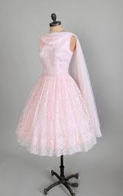 Vintage 1950s Pink Lace Prom Dress I Own Something So Close To This But It Is Too Small Its A Goal Dress Moda Estilo Moda De Ropa Vestidos Clasicos
