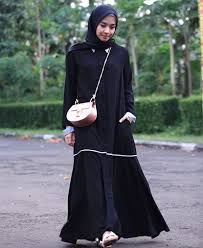 818 following 151,970 followers 1,129 tweets. 13 Gaya Hijab Hitam Ala Laudya Cynthia Bella Womantalk