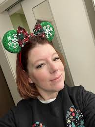 What tour companies in Scotland provide hotel accommodations and meals for  a group of around 20 people?