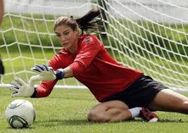 Inizia a giocare come attaccante nella squadra del suo college, la richland high school, con cui realizza 109 goal in tre anni. Long Months Of Rehab Were Worth It Hope Solo Is Back In Goal For U S Team In World Cup The Seattle Times