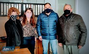 Ο πεντοζάλης, είναι κρητικός χορός που χορεύεται από άνδρες και γυναίκες με μέτρο τα 2/4. Krhtikos Oi Polyteknoi Paradeigma Gia Ka8e Ellhnikh Oikogeneia
