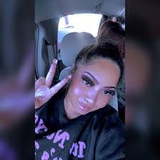 Raquel Barker's Instagram, Twitter & Facebook