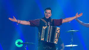 Neben turniertänzer willi gabalier hat er noch einen jüngeren bruder. Weihnachtslieder Album Von Andreas Gabalier Hr4 De Musik
