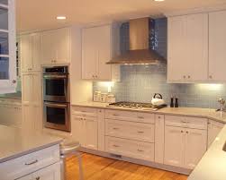 Pepper Pike Kitchen With Kraftmaid Dove White Cabinets And Subway Tile Kraftmaid Kitchens Kraftmaid Kitchen Cabinets White Contemporary Kitchen
