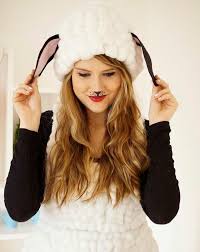 38 Lustige Selbstgemachte Faschingskostume Ideen Fur Gross Und Klein Lustige Faschingskostume Schafe Kostume Pfau Kostum Selber Machen