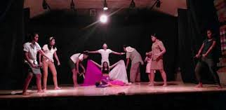 Terjemahan dari drama musikal di bahasa inggris. Seni Teater Contoh Macam Macam Sejarah Konsep Kliping