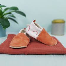 Un choix unique de chausson souple bébé disponible dans notre magasin. Chaussons En Cuir Souple Les Petits Raffineurs