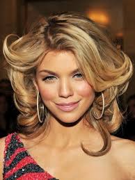 As far as blonde hair color trends are concerned, rose gold is definitely among the most popular this year. Strawberry Blonde Hair Dye The Mix Blonde And Red Vs Gold