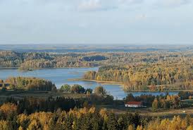 Eine unvergleichliche biologische vielfalt, malerische landschaften und einzigartige naturdenkmäler prägen den gauja nationalpark, den größten nationalpark von lettland. Natur