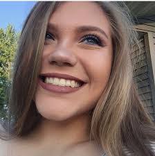 Annabelle Roth's Instagram, Twitter & Facebook