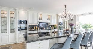 Lassen sie sich online inspirieren & planen sie mit uns ihre landhausküche. Luxuskuche Mit Landhauscharme Luxuskuche Haus Kuchen Luxuskuchen
