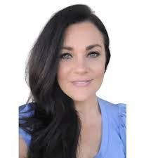 Renee Hennessey's Instagram, Twitter & Facebook