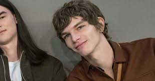 C'est pourquoi il existe des compléments capillaires spécialement conçus pour les hommes. 6 Coupes De Cheveux Pour Homme Qui Redeviennent Etonnamment Cool Identite