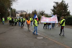 De wikipedia, la enciclopedia libre. Les Gilets Jaunes Sont Venus Demander La Liberation D Eric Drouet A La Gendarmerie De Nogent Le Rotrou Nogent Le Rotrou 28400