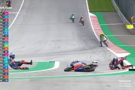 Il romagnolo entra nella storia delle moto elettriche conquistando la prima edizione dopo una carriera trascorsa tra civ e mondiale moto3™. Gp Stiria 2020 Moto 3 Brutta Caduta Per Oncu Il 17enne Turco Portato Via In Barella