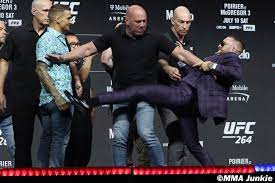 Хосе альдо, оди аттар, райан бушер и др. Ufc 264 Video Conor Mcgregor Throws Kick At Dustin Poirier During Heated Faceoff