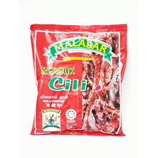 Keluarga mangsa turut mendakwa bahawa sebilangan tahanan disembur serbuk cili di bahagian kemaluan oleh pegawai yang tidak memakai pakaian seragam rasmi mereka. Malabar Chilli Powder