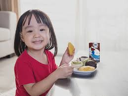 Tabiat sarapan pagi mendorong mereka untuk mengamalkan makanan yang lengkap dengan segala nutrisi harian. Pastikan Sarapan Si Kecil Berkualitas Dengan Menu Gizi Seimbang Frisian Flag Indonesia