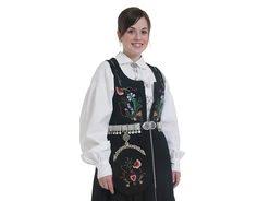 200 år gammal brodert bord som blir oppbevart på ringerike museum. 39 Bunad Ringerike Ideas Norwegian Clothing Norwegian Dress Honefoss