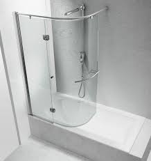 Il box doccia è realizzato in cristallo serigrafato con profili in alluminio cromato.ha una elegante parete fissa in cristallo a completamento di una porta scorrevole con ingresso. Cabina Doccia In Vetro Sopravasca Vetraria Gelfi Bergamo
