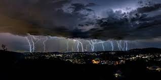 Da slo lynene heldigvis ned et stykke unna. Meteorologen Advarer Det Kan Bli Mye Lyn Budstikka