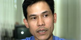 Munarman membantah pernyataan polisi bahwa aparat saling tembak dengan laskar fpi. Akhirnya Yang Tersisa Kini Hanya Tinggal Munarman