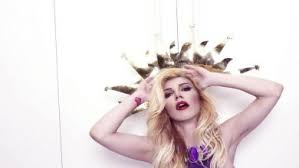 Hande maxi, hande yener'in house tarzda çıkardığı maxi single albümüdür. Hande Yener Hasta Sarki Sozu