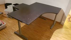 Platte mit gebrauchsspuren aber gut erhalten. Ikea Galant Schreibtisch Pult Kaufen Auf Ricardo