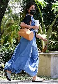 Foto video audio infografik viral. Camila Cabello Setzt Sich Hinter Das Steuer Eines Roten Honda Als Sie In Miami Eine Fahrstunde Nimmt Aktuelle Boulevard Nachrichten Und Fotogalerien Zu Stars Sternchen