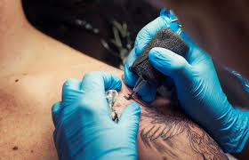 Can doctors have tattoos on their wrist. 5 Dangerous Health Risks Of Tattoos Health24
