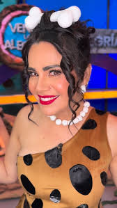 Ya es viernes familia! Disfruta de este grandioso día junto a nosotros,  ¡estamos al aire por @aztecauno! 🤩🙌🏻✨💃🏻🕺🏻 #VLA