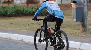 Você só cai se parar de pedalar. 3c55lhimxvwkam