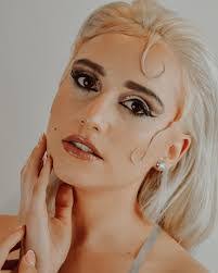 Aurora Devine's Instagram, Twitter & Facebook