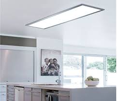 Pues, mire, es un ático muy grande y con mucha luz. Su Tamano Es Ideal Para Cocinas Ya Que Su Luz No Produce Sombras Gracias A Su Angulo De Apertu Lamparas Cocina Techo Luces Cocina Led Diseno Interior Del Loft