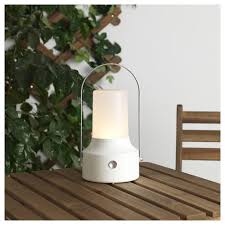 Frische Einrichtungsideen Und Erschwingliche Mobel Solar Powered Lanterns Outdoor Lanterns Solar Powered Lamp