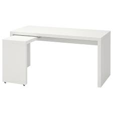 Ikea Malm Schreibtisch Mit Ausziehplatte Weiss Die Ausziehplatte Bietet Zusatzliche Arbeitsflache Im Schreibtisch Ikea Malm Schreibtisch Ikea Schreibtisch