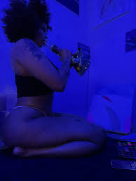 TW Pornstars - 1 pic. 消え失せろ. Twitter. Smoke paint yoga. 10:04 PM - 23 Dec  2021