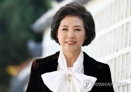 뭘 해도 귀여운 블랑슈에게 사랑을 퍼붓는 일은 즐거운데… 우습군요. ê³ ë'ì‹¬ ê³„ë£¡ì„ ë…€ì „ ì„œ ë¬¸ì±„ì›ê³¼ ë‚¨íŽ¸ì°¾ê¸° ì—°í•©ë‰´ìŠ¤