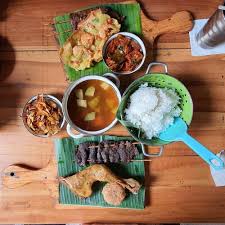 Nama makanan khas jawa barat ini memang cukup unik. 10 Rumah Makan Sunda Di Bandung Yang Enak