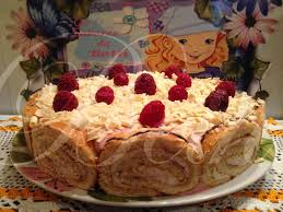 Gateau Roule Aux Fraises Et Creme Framboises Bolo Rolo De Morangos Com Creme De Framboesas Gateau Roule Creme Framboise Dessert