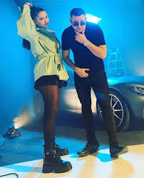 Συντετριμμένη στην κηδεία του η πρώην σύντροφός του. Npeucq1fcql9pm