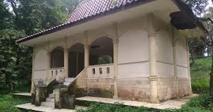 Arca dan prasasti tersebut memberikan bukti bahwasanya bukit siguntang merupakan tempat pemujaan bagi para raja dan bangsawan sriwijaya di masa itu. Bukit Siguntang Cerita Pilu Ketika Tempat Bersejarah Tanpa Perawatan Yg Utuh Jelajah Sumatera