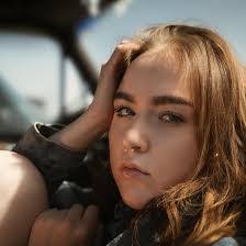 Libby Pedersen's Instagram, Twitter & Facebook