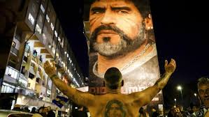 Meriahnya Peringatan Ulang Tahun Diego Maradona di Napoli