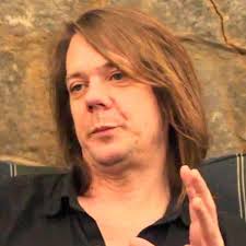 DAVE PIRNER 56 años cumple hoy Dave Pirner, nacido en Greenway (Wisconsin),  compositor y cantante solista del grupo Soul Asylum, formado en 1984. Han  publicado ocho álbumes hasta la fecha, con éxitos