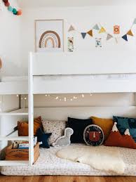 Hochbetten sind eine fantastische art schlafen zu. Roomtour Durch Unsere Kinderzimmer Mit Vielen Dekoideen Sarahplusdrei