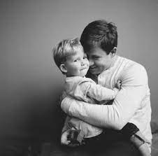 Black And White Family Photo Shoot Inspired By This Photography Poses Family Family Photo Studio Family Photos