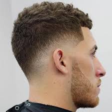 Fade Frisur Undercut Zuruckfallend Ubergang Drop Style Trend Mannerfrisur Hairstyles Haarschnitt Stile Asymmetrische Frisuren Haare Kurz Schneiden