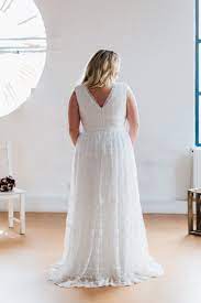 Hochwertiges hochzeitskleid mit stickerei und schleppe, hammer rücken gr 48 /50. Hippie Brautkleid In Grosse 48 50 52 Unsere Dana Verspruht Auch Bei Curvy Brides Jede Menge Hippie Style Brautmode Brautkleid Braut